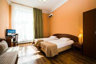 Гостиница Золотая бухта Калининград Стандарт двухместный с двумя раздельными  кроватями и дополнительным местом-1