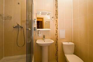 Гостиница Золотая бухта Калининград Стандарт двухместный  с двуспальной кроватью-3