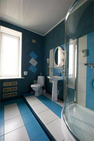 Гостиница Золотая бухта Калининград Стандарт двухместный с двуспальной кроватью и дополнительным местом-3