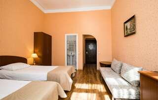 Гостиница Золотая бухта Калининград Стандарт двухместный с двумя раздельными  кроватями и дополнительным местом-3